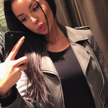 neukdate met Robuca