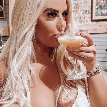 sexcontact met Defnyy