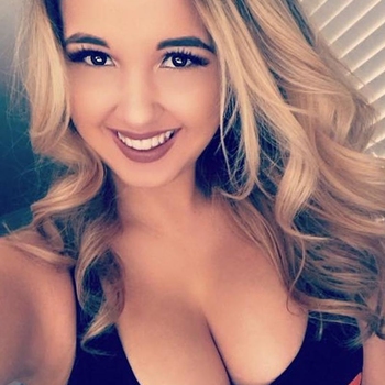 sexcontact met Bellieblond