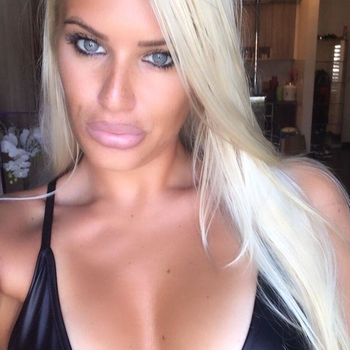 neukdate met Devinia