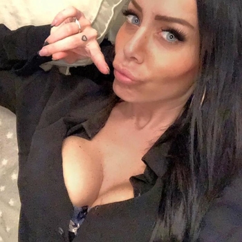 sexdate met Adara