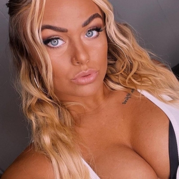 sexcontact met Qianey