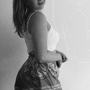 neukdate met opgeslagenogen